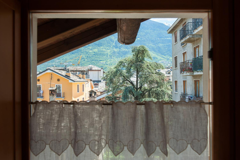 Others 5, Maison Forum, Aosta