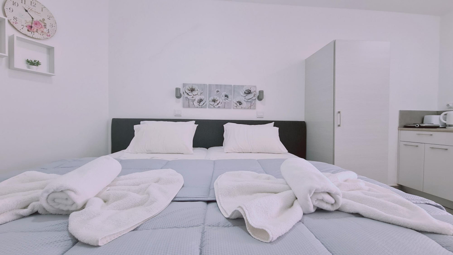 Room 2, 100 AN - Napa Living 18