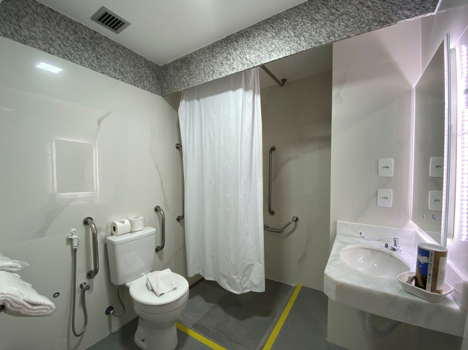 Bathroom 4, Golden Tower Pinheiros by Fênix Hotéis, São Paulo