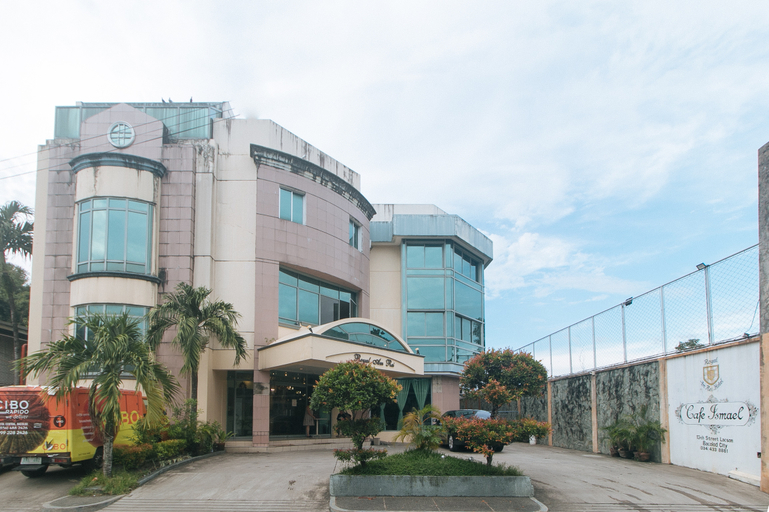 Exterior & Views 2, Royal Am Rei Hotel by RedDoorz, Bacolod City