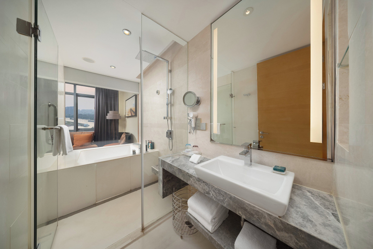 Bathroom 5, Crowne Plaza YANGZHOU by IHG, Yangzhou