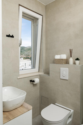 Bathroom 2, Apartments Sandra Solitudo II, Dubrovnik
