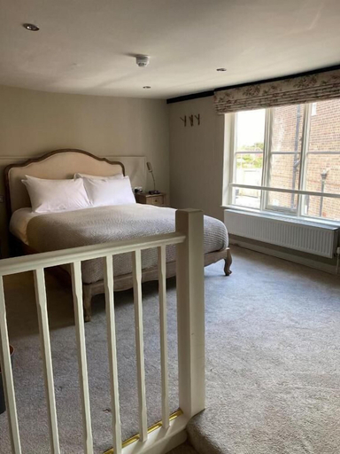 Bedroom 2, The Woolpack Hotel, Kent
