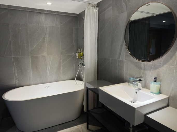 Bathroom 18