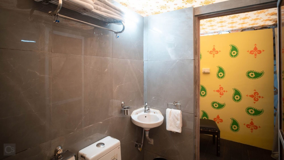 Bathroom 3, The Royal Heritage Tent Resort - Statue Of Unity, Narmada