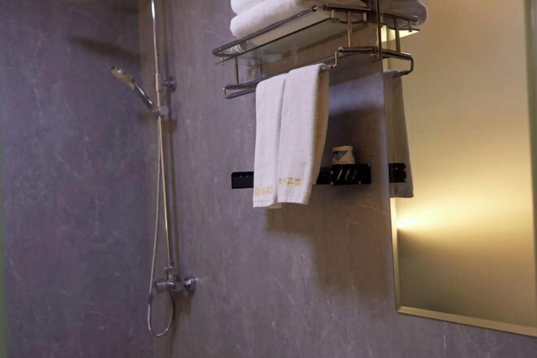 Bathroom 3, Yuzhong GongXiao Hotel, Lanzhou