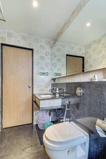 Bathroom 3, Hsquare Hotel Andheri West, Mumbai Suburban