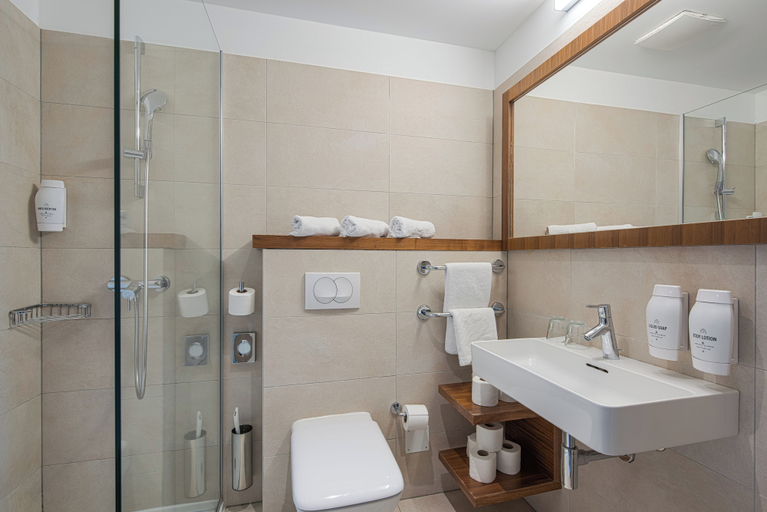 Bathroom 5, Hotel Katarina, Crikvenica