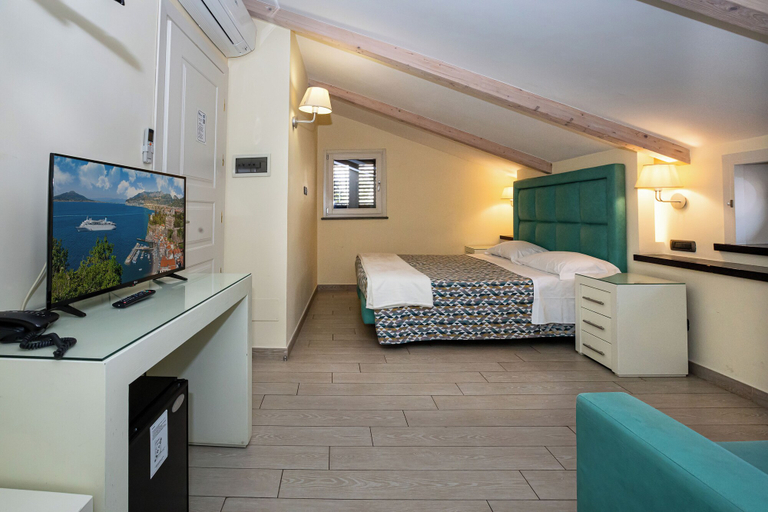 Bedroom 4, Blurooms, Napoli