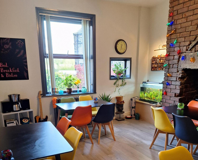 Others 2, Todmorden Bed & Breakfast - The Toothless Mog, Calderdale