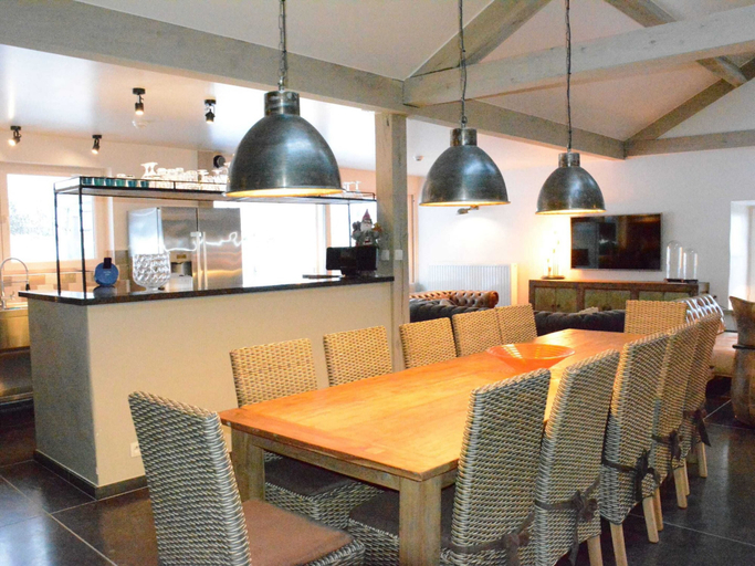 Food & Drinks 4, Villa With Hottub in Calm Area, Namur