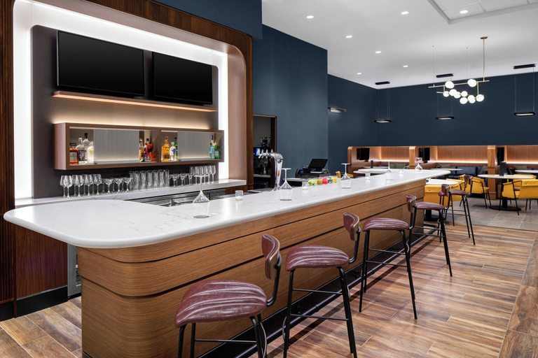 Food & Drinks 5, Courtyard by Marriott Lansing Downtown, Ingham