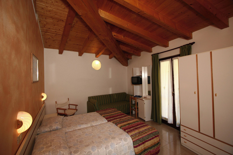 Bedroom 4, Stella D'Oro, Brescia