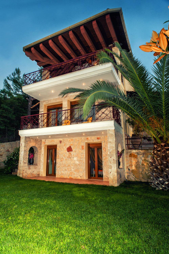 Entrance 4, Villa Pefkohori, Central Macedonia