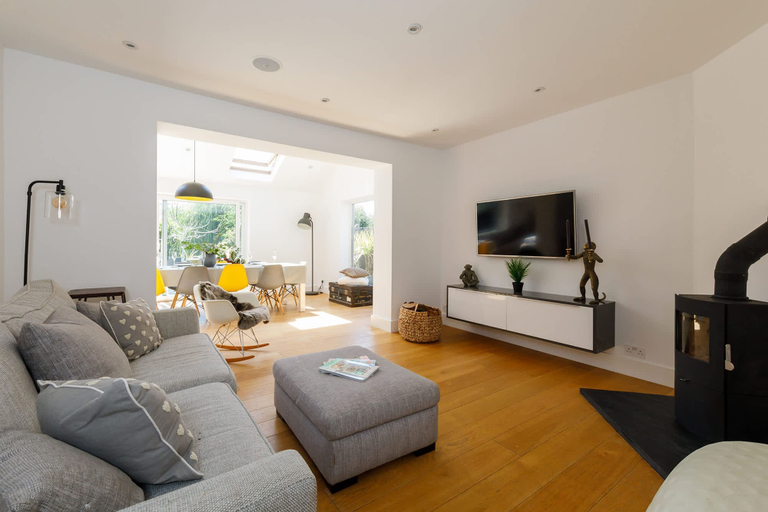 Room 5, Gorgeous Home for 12 - Walk to Beach - Sea View, West Sussex