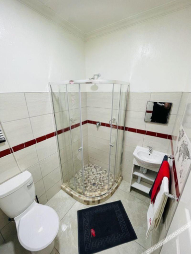 Bathroom 5, Ithonsi Guesthouse, Ekurhuleni