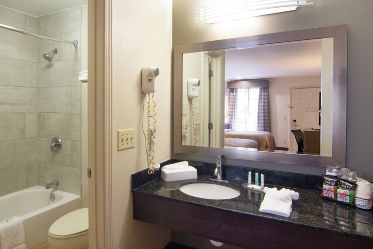Bathroom 4, Quality Inn Lagrange East I-85, Troup