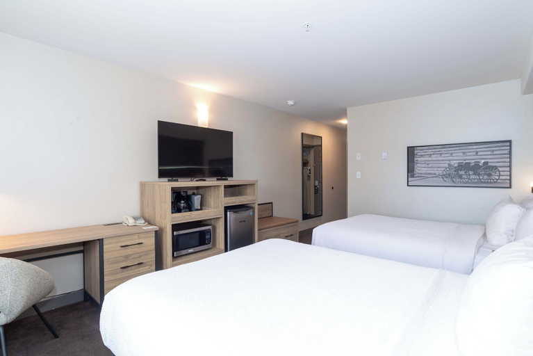 Bedroom 3, Sandman Hotel Quesnel, Cariboo