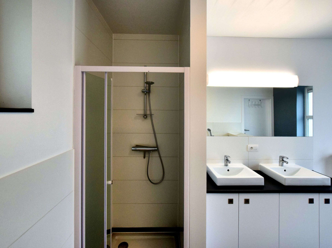 Bathroom 3, Luxurious Home With Sauna, Namur
