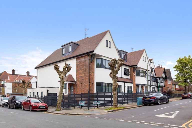 Room 2, Luxury Flat in Studio, London