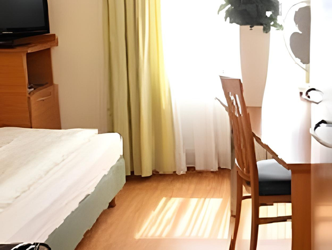Bedroom 11