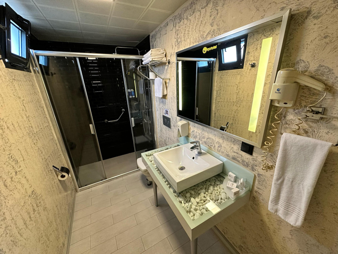 Bathroom 5, Tempo Fair Suites, Bakırköy