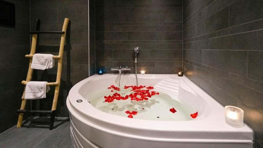 Bathroom 4, Hotel Keyser Breda, Breda