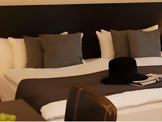 Bedroom 12
