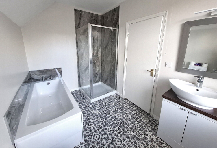 Bathroom 4, Russell Hotel, Kent