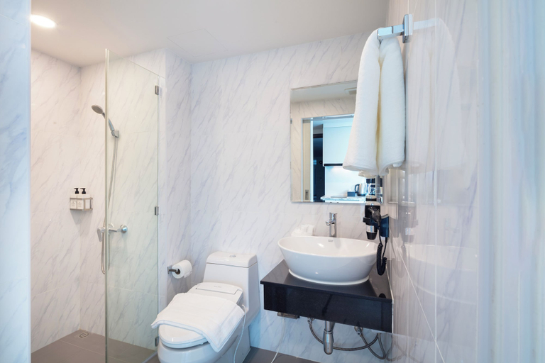 Bathroom 4, The Rizin Hotel Phratumnak, Pattaya