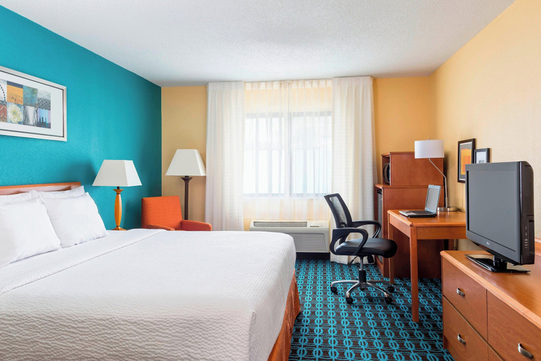 Bedroom 2, Fairfield Inn by Marriott Muncie, Delaware