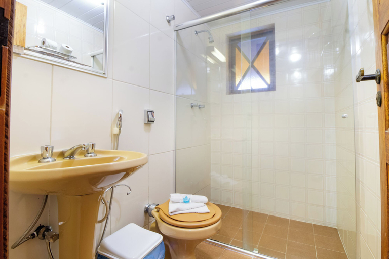 Bathroom 3, VELINN Austria Hotel, Camanducaia