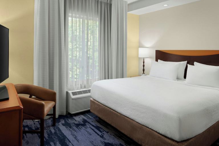 Bedroom 3, Fairfield Inn & Suites by Marriott Carlisle, Cumberland