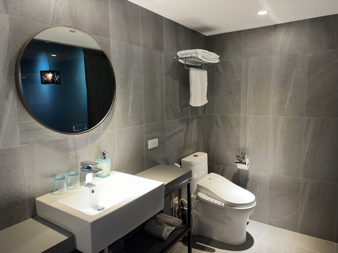 Bathroom 14