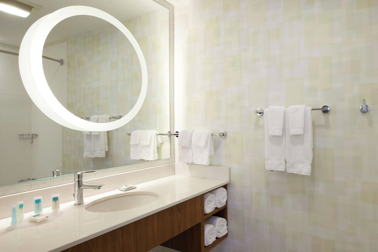 Bathroom 5, SpringHill Suites by Marriott Chicago Waukegan/Gurnee, Lake