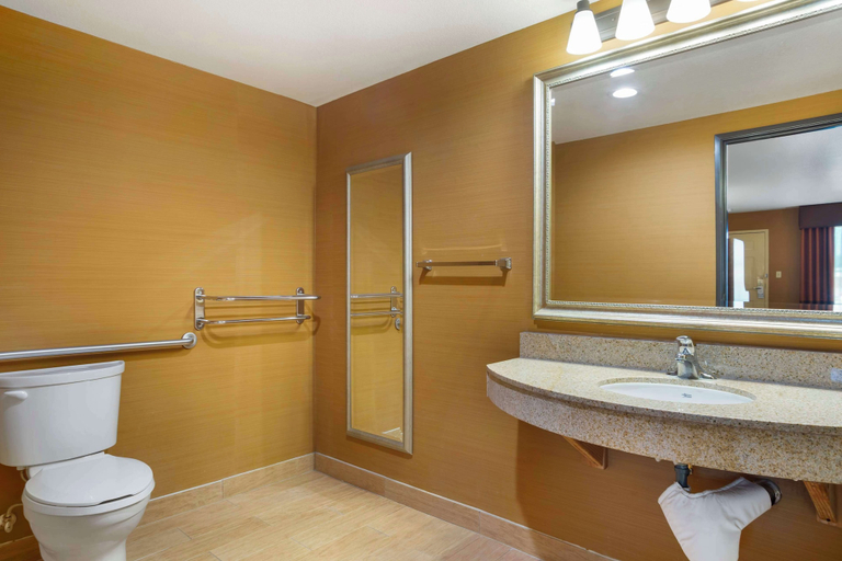 Bathroom 4, Best Western Exeter Inn & Suites, Tulare