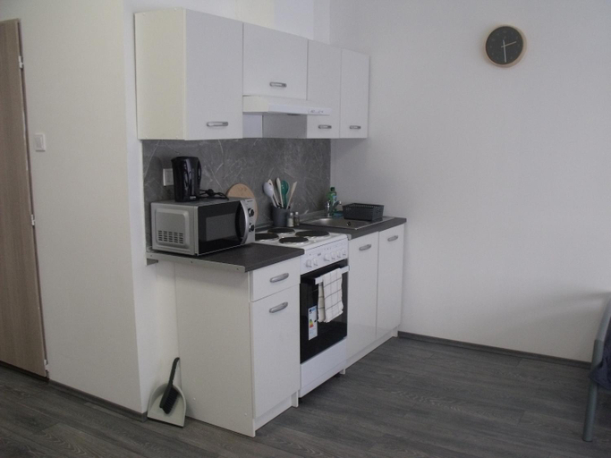 Others 3, Zold Nap Apartman, Miskolci