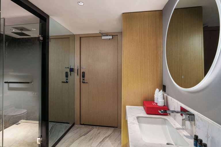 Bathroom, Ramada by Wyndham Yangzhou Slender West Lake, Yangzhou