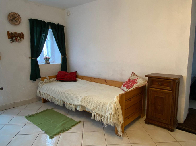 Bedroom 2, Kolokan vendeghaz, Heves