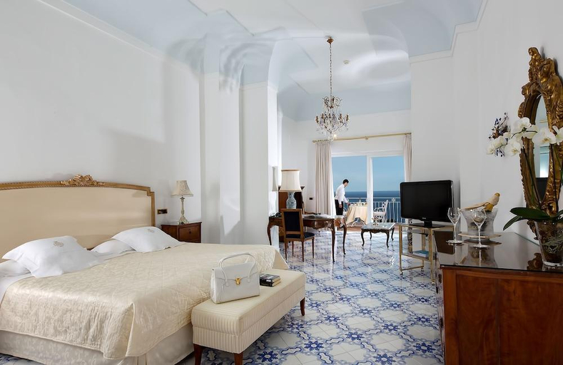 Bedroom 3, Grand Hotel Quisisana, Napoli