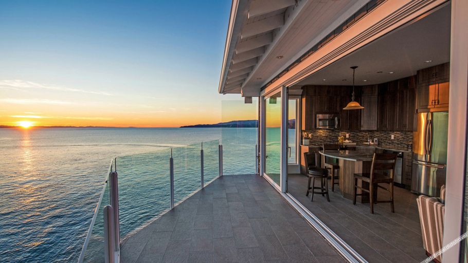 Food & Drinks, SookePoint Ocean Cottage Resort, Capital