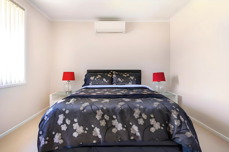 Bedroom 3, Cheerful 3 bedroom house with free parking, Penrith - East