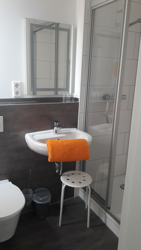 Bathroom 3, Harrier Hof, Wesermarsch