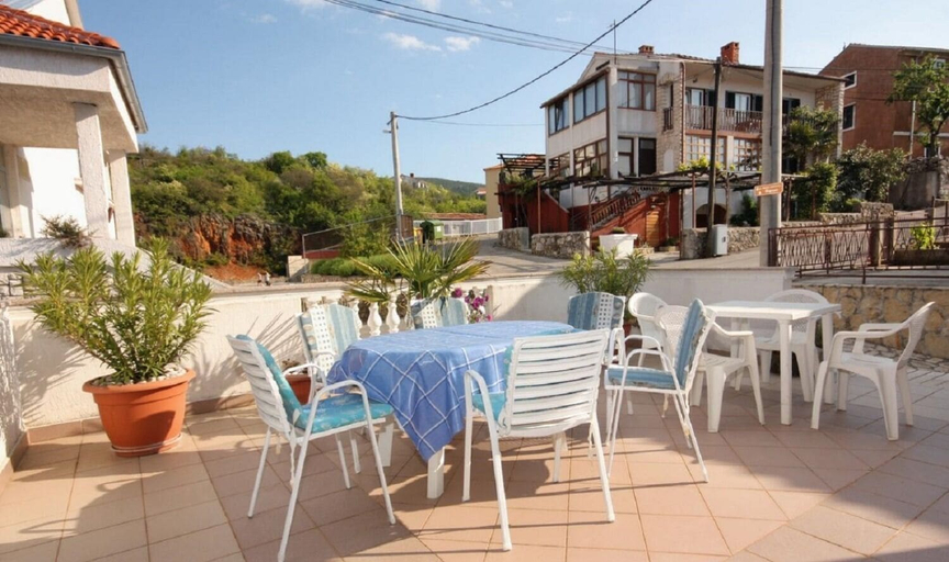 Others 1, Luka - With Parking - A2, Vrbnik