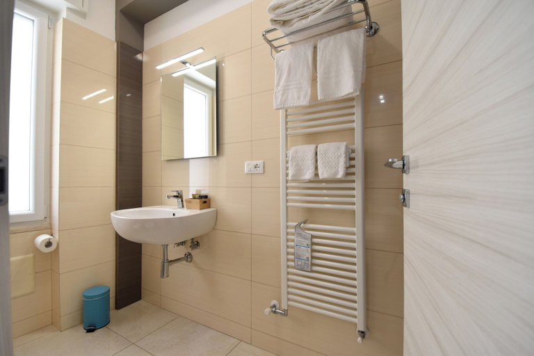 Bathroom 4, Ventidimaregallipoli, Lecce