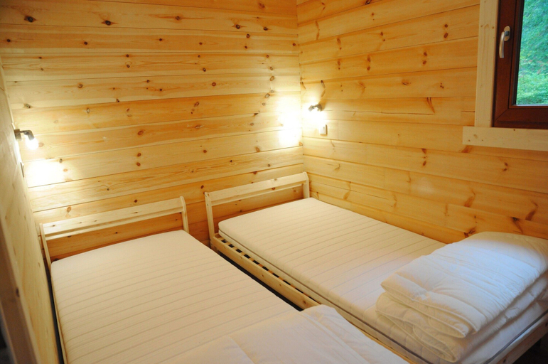 Room 4, Chalet in Oignies With BBQ and Terrace, Namur