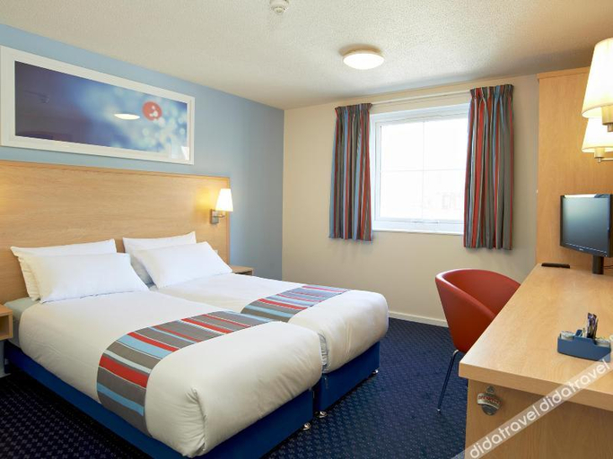Bedroom 5, Travelodge Leatherhead, Surrey