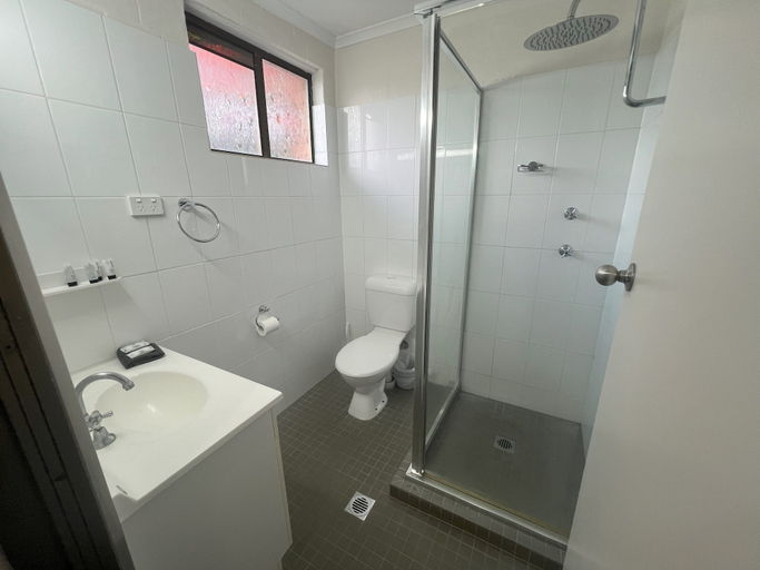 Bathroom 5, Abajaz Motor Inn, Longreach