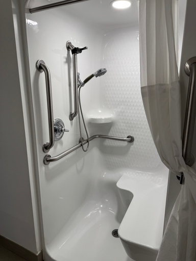 Bathroom 3, Parkview Inn & Suites Lancaster, Lancaster