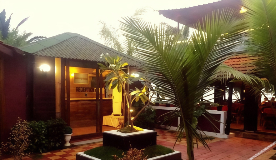 Exterior & Views